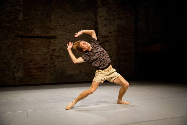 Biennale Danza di Venezia 2018. Animale. Coreografia di Francesca Foscarini. Photo © Andrea Avezzù