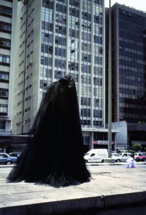 Carmela Gross, A Negra (The Black Woman), 1997. Courtesy of MAC, Museu de Arte Contemporânea da Universidade de São Paulo
