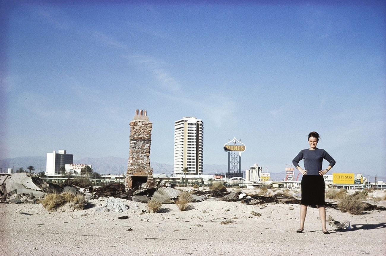 Denise Scott Brown a Las Vegas, 1966 © Robert Venturi