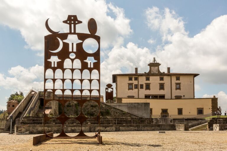 Eliseo Mattiacci, Vedere verso l'alto, 1992. Forte di Belvedere, Firenze 2018. Photo Simona Fossi