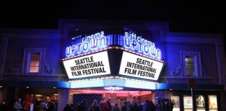 Il cinema in cui si svolge il SIFF – Seattle International Film Festival by night