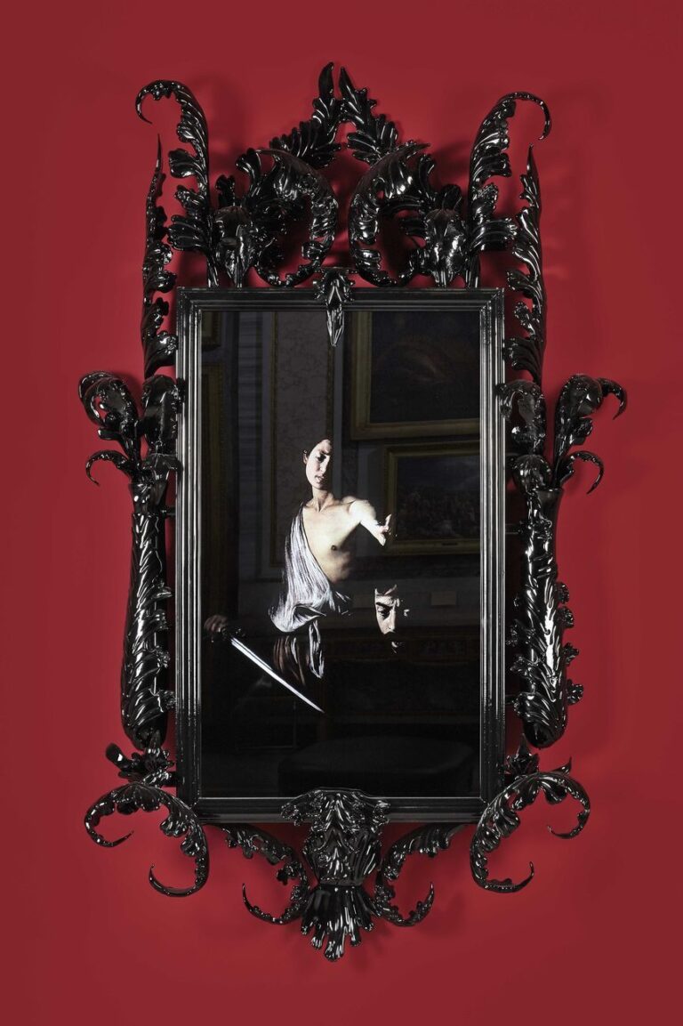 Mat Collishaw, Black Mirror, Hydrus, 2014. Courtesy the artist, Blain Southern and Galleria Borghese. Photo Andrea Simi