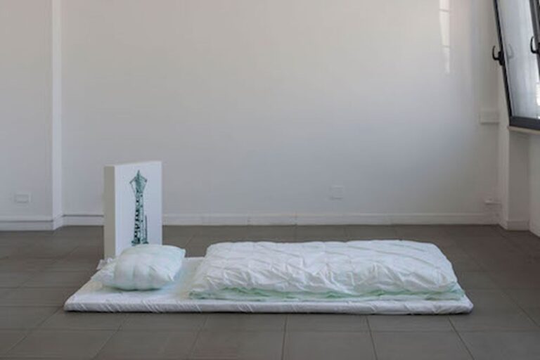 Meital Katz-Minerbo, Portable bed installation, 2018. Courtesy The Gallery Apart, Roma. Photo Giorgio Benni