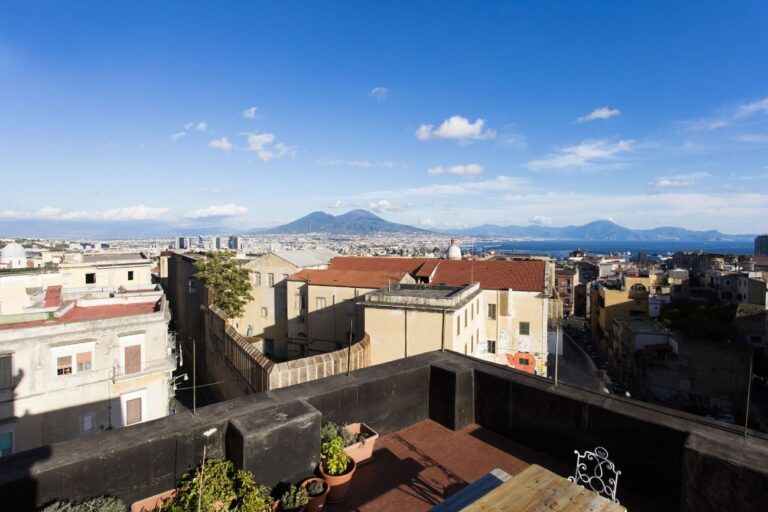 Panorama di Napoli da Casa Morra. Photo www.fondazionemorra.org