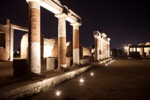 Una notte tra i siti archeologici in Italia. I nostri consigli