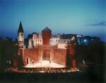 Ravenna, Rocca Brancaleone, scenografia di Aldo Rossi per la Lucia di Lammermoor, 1987 © Eredi di Luigi Ghirri. Courtesy Editoriale Lotus