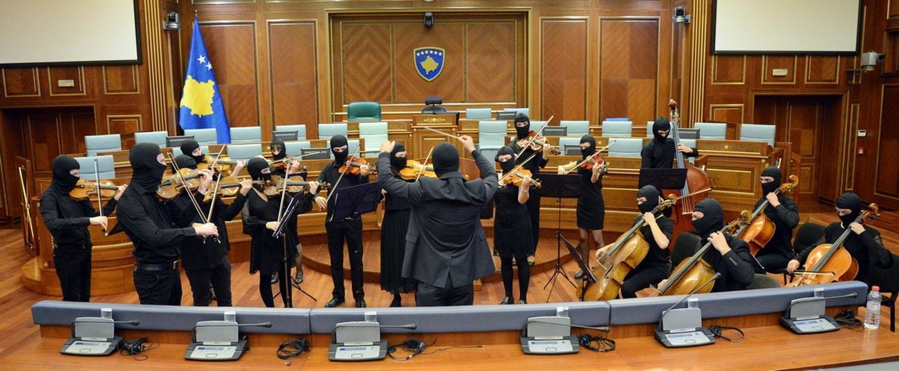 Sislej Xhafa, Again and Again, 2000 18. Performance in collaborazione con Gjakova City Band, Kosova Assembly Hall (Parliament), Prishtina, Kosovo. Courtesy Galleria Continua