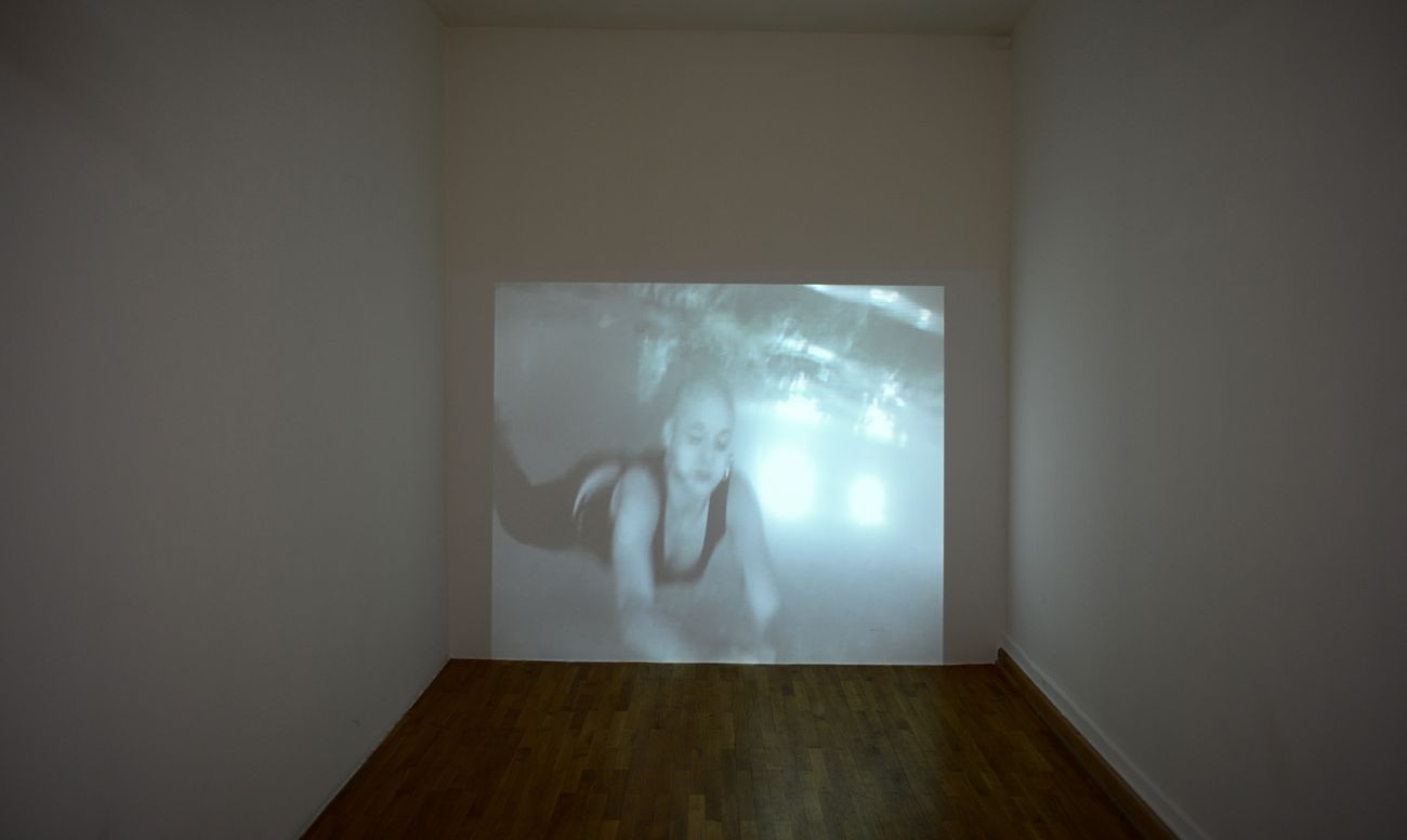 Sislej Xhafa, Skinheads Swimming, 2002, still da video. Courtesy Galleria Continua