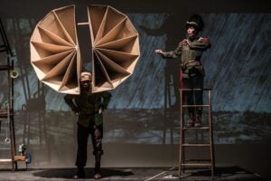 The Head & the Load. La performance di William Kentridge a Londra