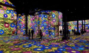 Boom di visitatori per l’Atelier des Lumières a Parigi, il primo museo d’arte digitale