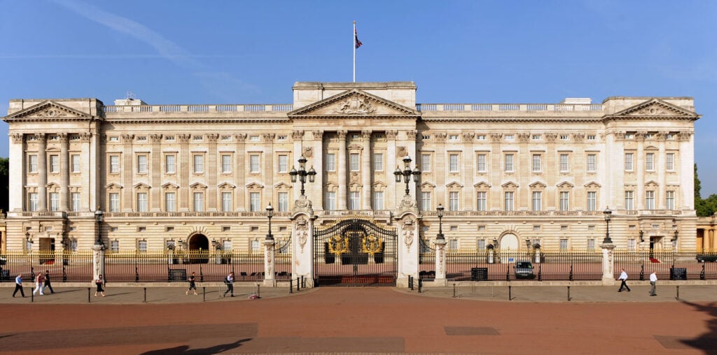 Al via il restyling di Buckingham Palace: 10 anni di lavori e 10.000 opere d’arte trasferite