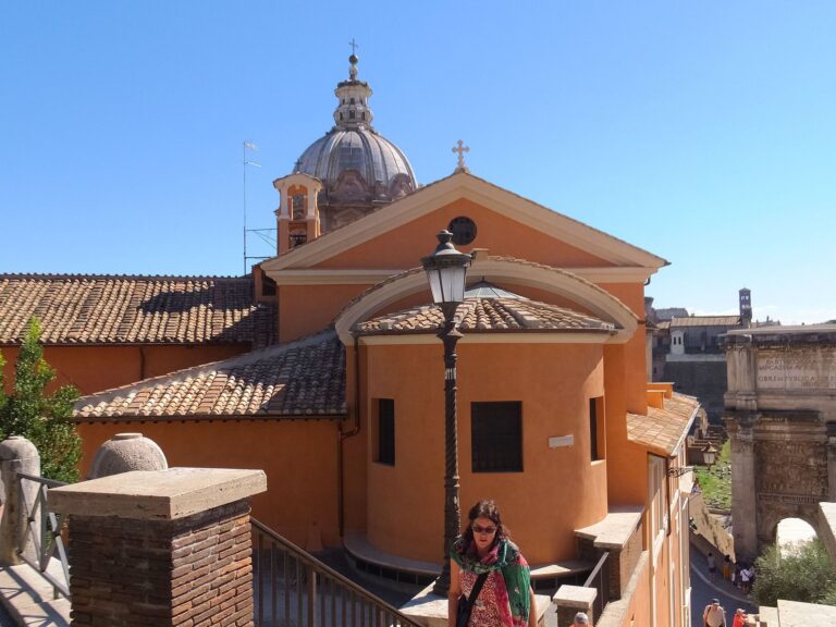 La chiesa di San Giuseppe dei Falegnami a Roma prima del crollo