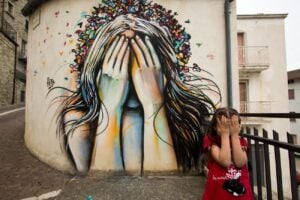 In Molise per ottenere un bonus facciate si abbatte murale di Alice Pasquini