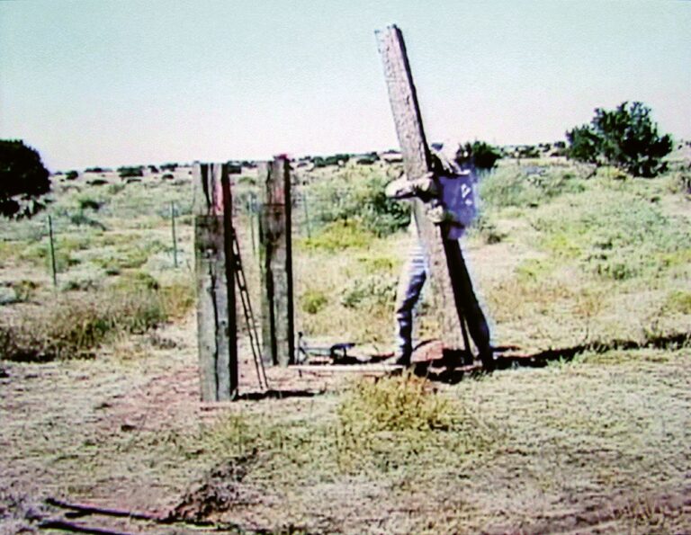 Bruce Nauman, Setting a Good Corner (Allegory & Metaphor), 1999. Still da video. The Museum of Contemporary Art, Los Angeles. Courtesy the artist & Sperone Westwater, New York © Bruce Nauman - 2018, ProLitteris, Zurich