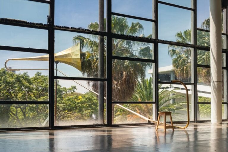 Eduardo Navarro, Sound Mirror, 2016. Installation view at 32nd Bienal de São Paulo, San Paolo. Courtesy the artist and Galeria Nara Roesler, São Paulo. Photo Gui Gomes