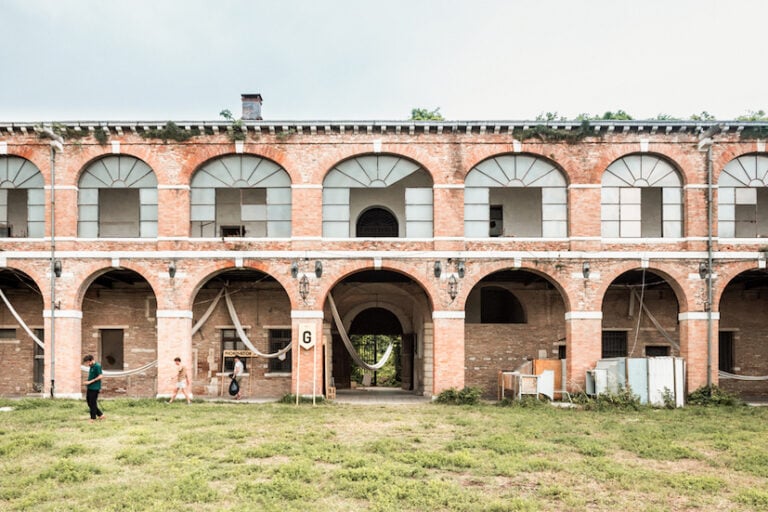 Caserne PEPE. Le Lido, Venise. Lieu investi par des collectifs