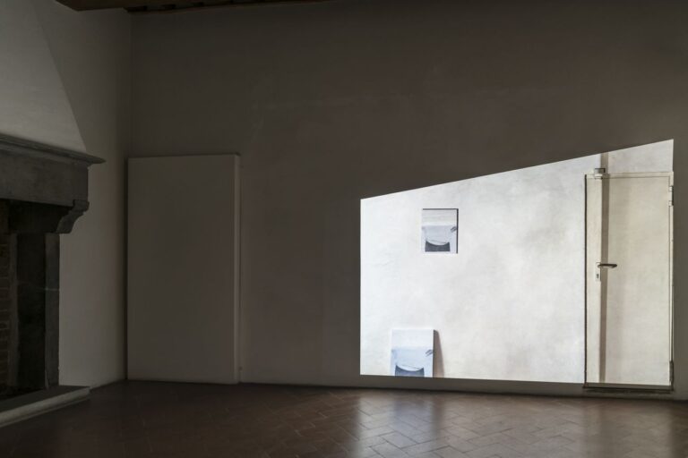 Lee Kit, A perfect emotion, 2018. Courtesy l'artista e galleria Massimo De Carlo, Milano Londra Hong Kong. Photo OKNOstudio