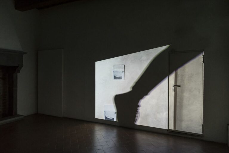 Lee Kit. Linger on, your lit up shade. Exhibition view at Casa Masaccio Centro per l'Arte Contemporanea, San Giovanni Valdarno 2018. Photo OKNOstudio