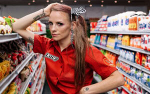 Un supermarket d’artista. Lucy Sparrow apre a Los Angeles