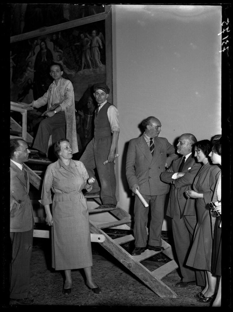 Publifoto, Restauri alle opere in attesa della imminente riapertura della Pinacoteca, 1° giugno 1950. Milano, Archivio Publifoto. Fernanda Wittgens, Mauro Pellicioli e l’architetto Piero Portaluppi