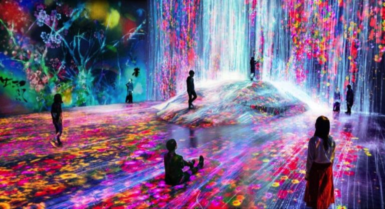 Una delle installazioni del collettivo giapponese teamLAB