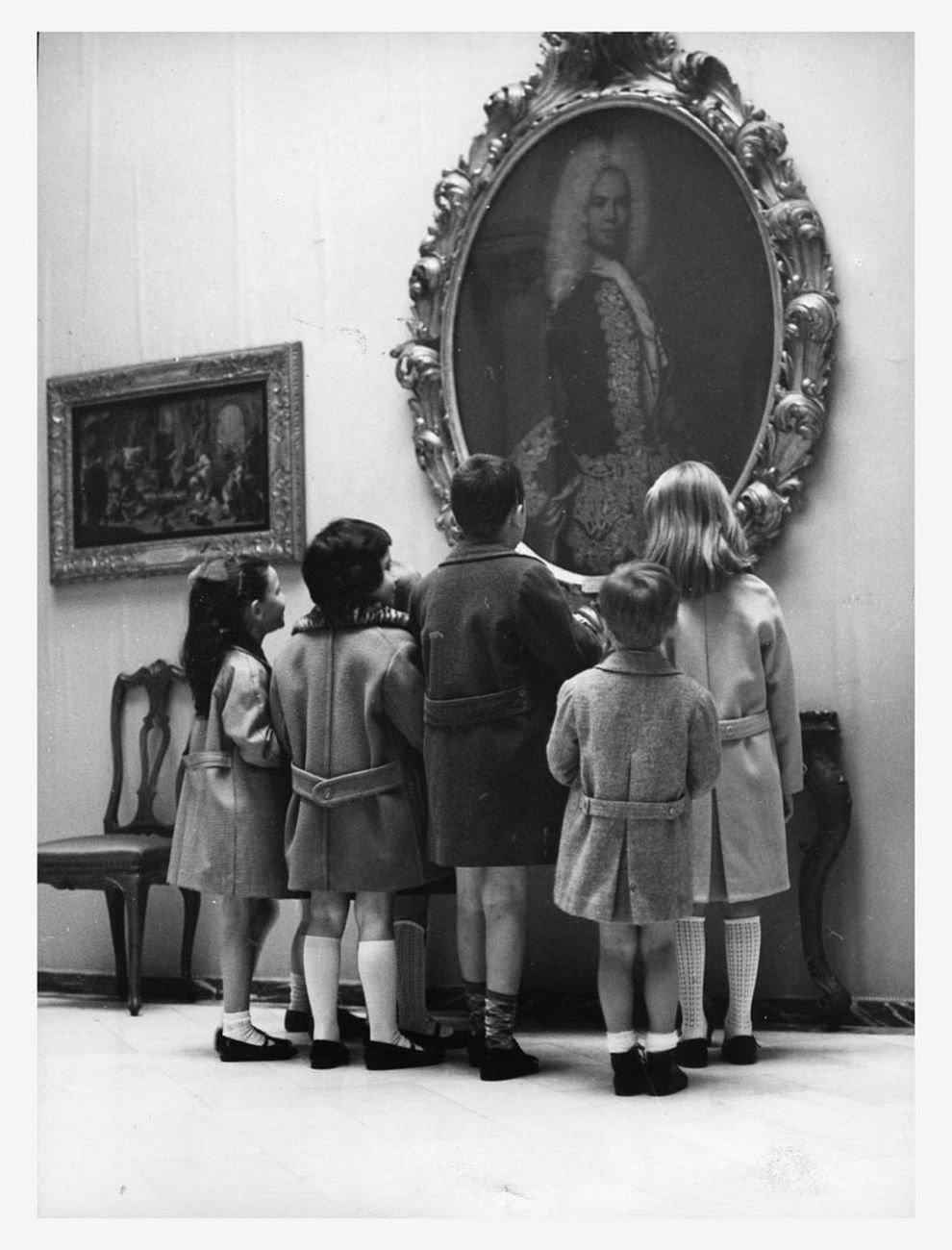 Una visita alla Pinacoteca di Brera. Alunni di una scuola elementare, 15 maggio 1957. Milano, Laboratorio fotoradiografico della Pinacoteca di Brera