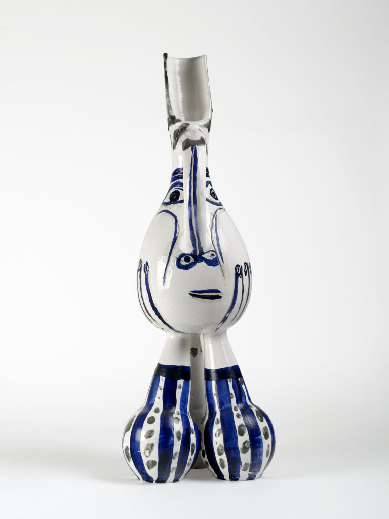 Pablo Picasso, Vaso tripode con viso di donna, 1950 ceramica, h. 74,5x31x31 cm Collezione privata. Credito fotografico: Maurice Aeschimann, 2018