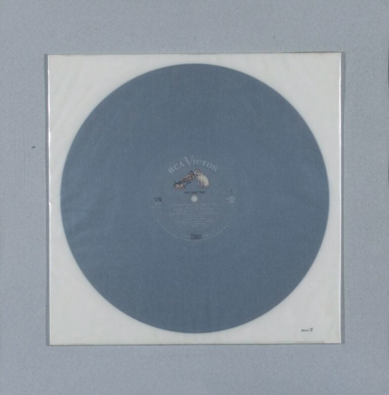 Fabio Mauri, Senza titolo, 1976, cm 32x32, vinile montato su cartoncino