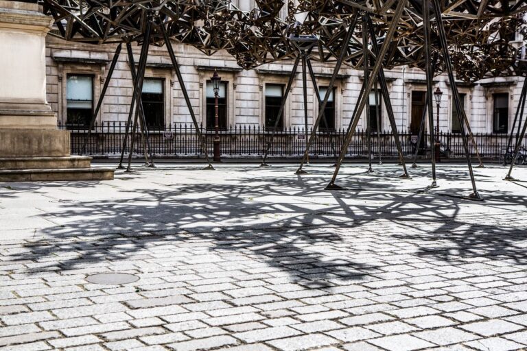 Conrad Shawcross, The Dappled Light of the Sun, 2015. Installation view at Royal Academy of Arts, London. Courtesy of the artist, The Royal Academy of Arts, London & Victoria Miro, London-Venice. Photo Marc Wilmot