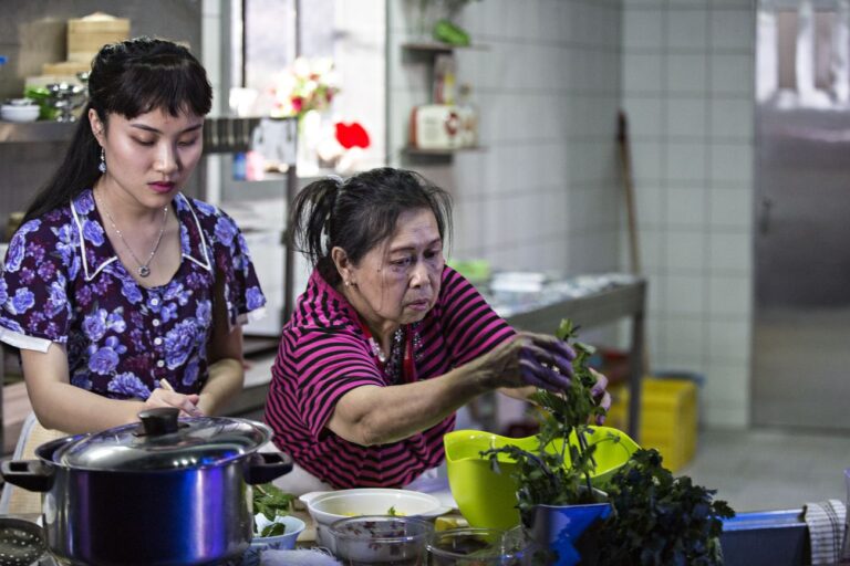 Caroline Guiela Nguyen, Saigon. Photo © Jean Louis Fernandez