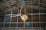 Conrad Shawcross, The Interpretation of Movement (a 9.8 in blue), 2017. St Pancras International. Courtesy of the artist and Victoria Miro, London Venice. Photo Marc Wilmot