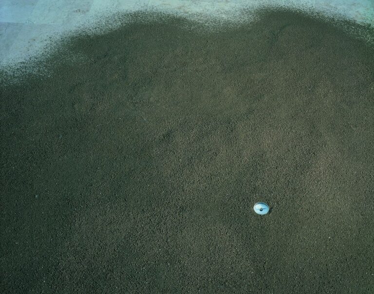 Giovanni Anselmo, Mentre la terra si orienta, 2002-06. Courtesy l’artista e Tucci Russo Studio per l’Arte Contemporanea. Installation view at Galleria d’Arte Moderna, Bologna 2006. Photo Ela Bialkowska