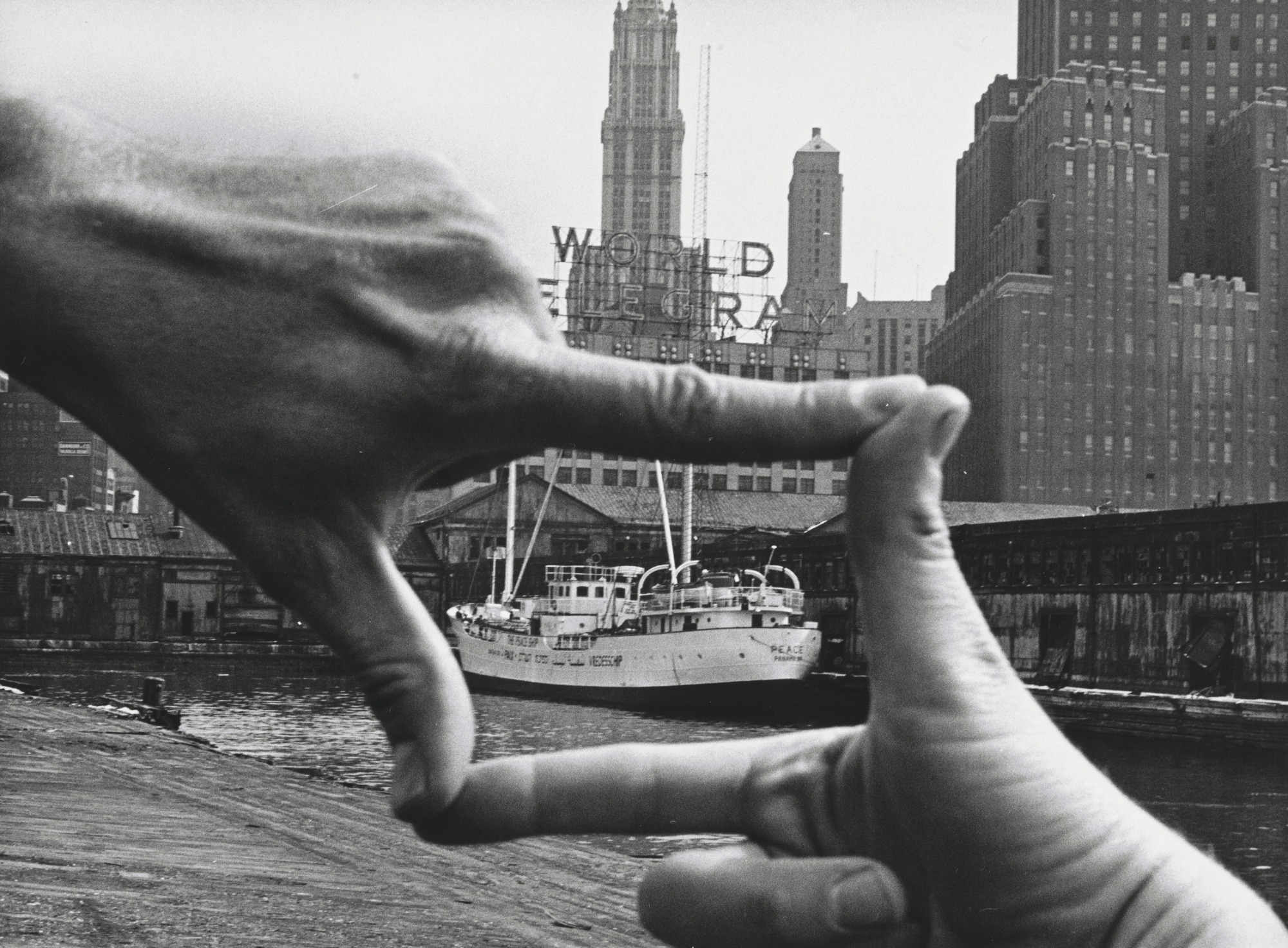 John Baldessari with Harry Shunk, János Kender, Hands Framing New York Harbor, 1971 - © 2018 John Baldessari. Photograph: Shunk-Kender © J. Paul Getty Trust. The Getty Research Institute, Los Angeles