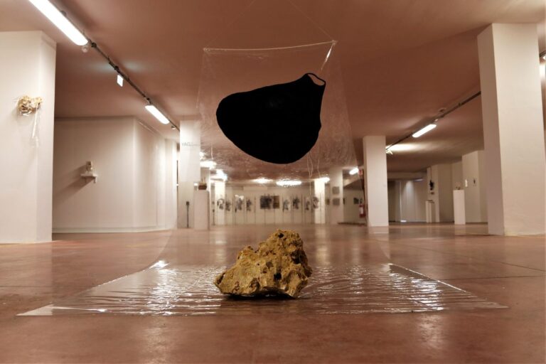 Matteo Messori. Sospesi. Installation view at YAG/garage, Pescara 2018