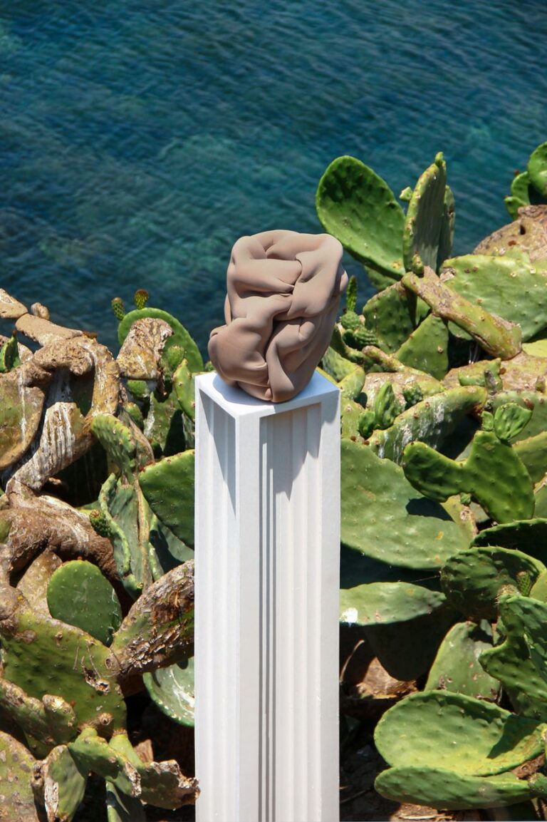 Montecristo Project Island. Carlos Fernandez Pello, A futile attempt at creating cult objects, 2018. Courtesy of Garcia Galeria