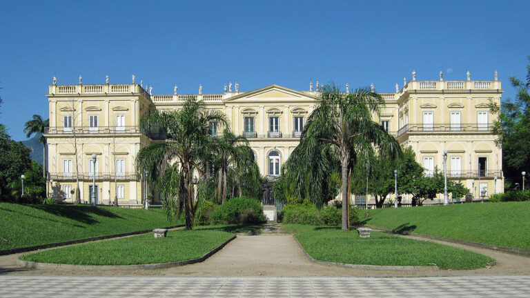 National Museum of Brazil ph Halley Pacheco de Oliveira. Fonte Wikipediajpg Il National Museum of Brazil a Rio de Janeiro è in fiamme. Si teme per la collezione