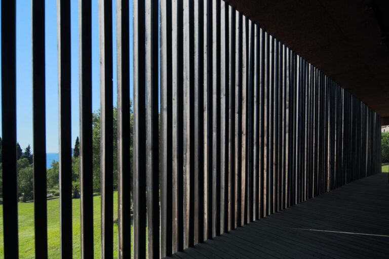 Olafur Eliasson & David Adjaye, Your Black Horizon, 2005 2007 © Photo Miljenko Bernfest