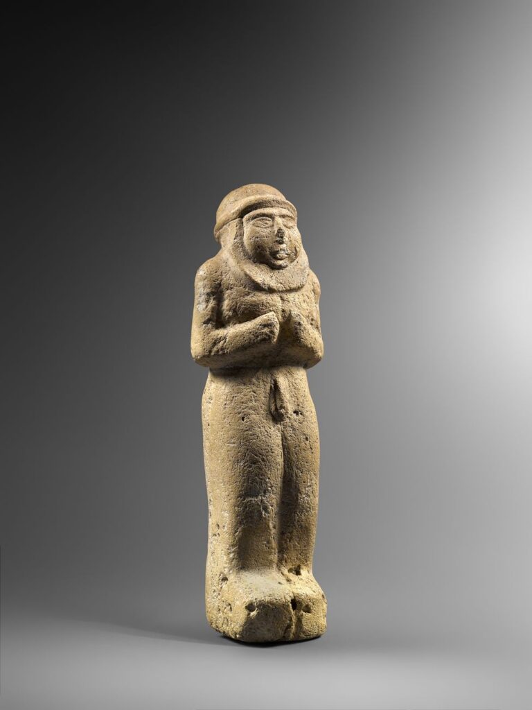 Statuetta di nudo del Re Sacerdote, Mesopotamia meridionale, Tardo periodo di Uruk, ca. 3300-3200 a.C., Musei Civici agli Eremitani, Padova © Fondazione Giancarlo Ligabue. Photo Hughes Dubois