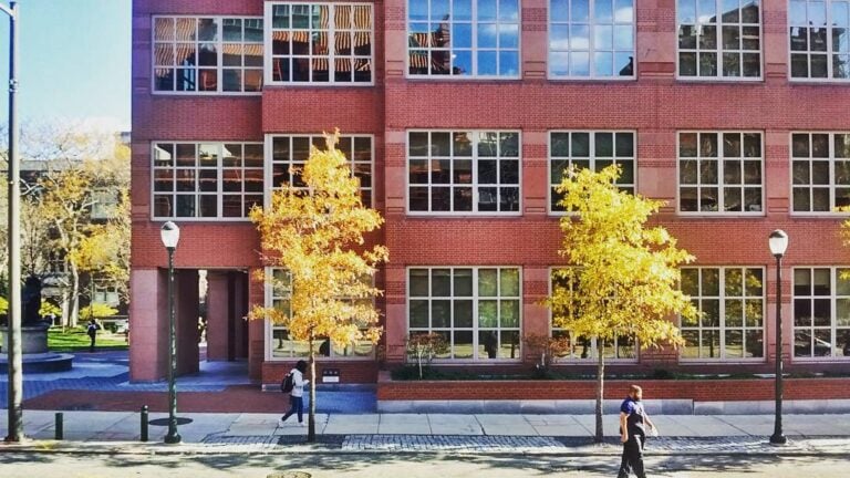 Vagelos Laboratories, un progetto di Robert Venturi e Denise Scott Brown completato nel 1997 per il campus della University of Pennsylvania. Photo Rosa Sessa