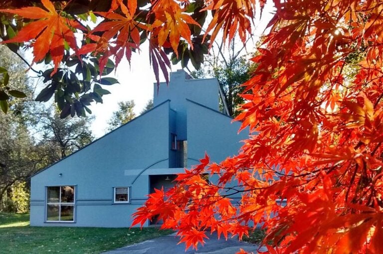 Venturi House, la casa per la madre a Chestnut Hill. Venturi inizia a lavorare al progetto nel 1959. La casa viene completata cinque anni dopo, nel 1964. Photo Rosa Sessa