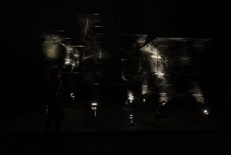 Tomás Saraceno. ON AIR. Exhibition view at Palais de Tokyo, Paris 2018. Courtesy the artist & Andersen, Copenhagen & Esther Schipper, Berlino & Pinksummer, Genovaa & Ruth Benzacar, Buenos Aires & Tanya Bonakdar, New York. Photo Andrea Rossetti, 2018