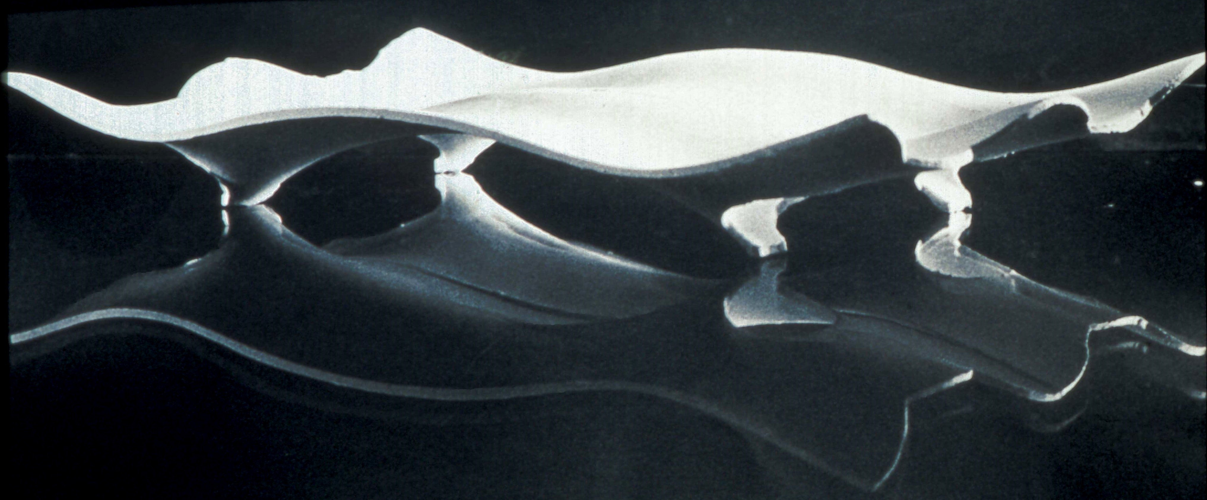Sergio Musmeci, Mercati Generali. Fotografia del modello, s.d., Fotografia b/n, 15X23 cm, courtesy Fondazione MAXXI, esposta nella mostra STRUTTURE ROMANE. MONTUORI, MUSMECI, NERVI - MAXXI 17 aprile – 5 ottobre 2014