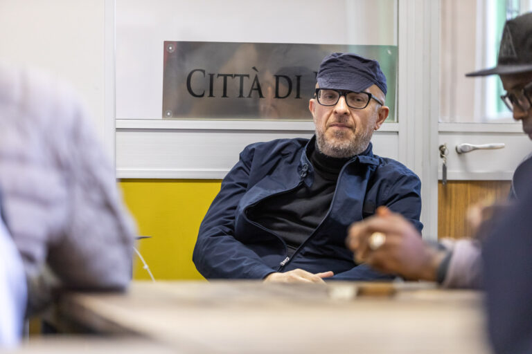 Flavio Favelli, Seminario di esercitazione artistica con migranti africani, Forlì. Foto di Gianluca Camporesi