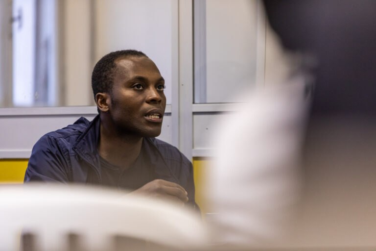 Flavio Favelli, Seminario di esercitazione artistica con migranti africani, Forlì. Foto di Gianluca Camporesi