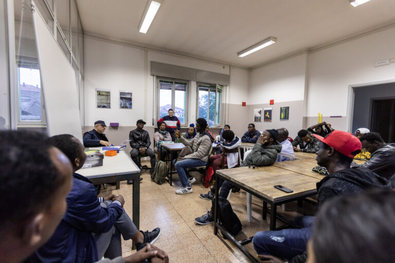 Flavio Favelli, Seminario di esercitazione artistica con migranti africani, Forlì. Foto di Gianluca Camporesi