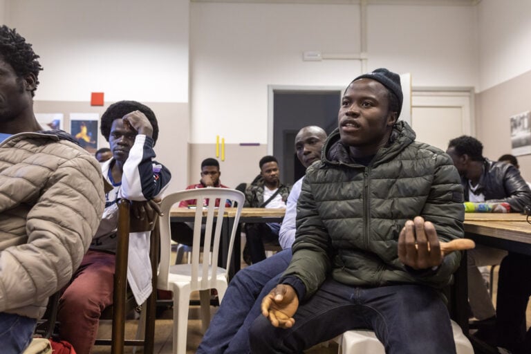 Flavio Favelli, Seminario di esercitazione artistica con migranti africani, Forlì. Foto di Gianluca Camporesi