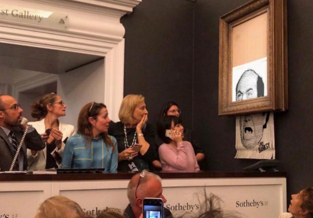 Banksy distrugge la sua opera all’asta e sui social impazzano i meme. Ecco i più divertenti