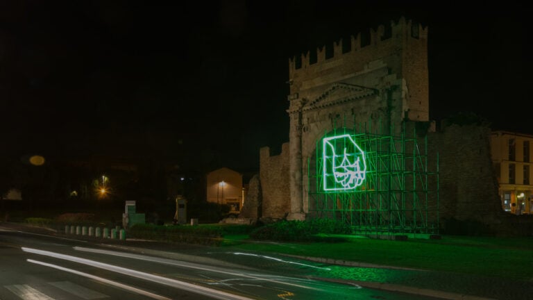 9 Patrick Tuttofuoco ZERO Weak Fist foto di Luca Ghedini courtesy Xing 9146 La nuova installazione di Patrick Tuttofuoco a Rimini. Le immagini