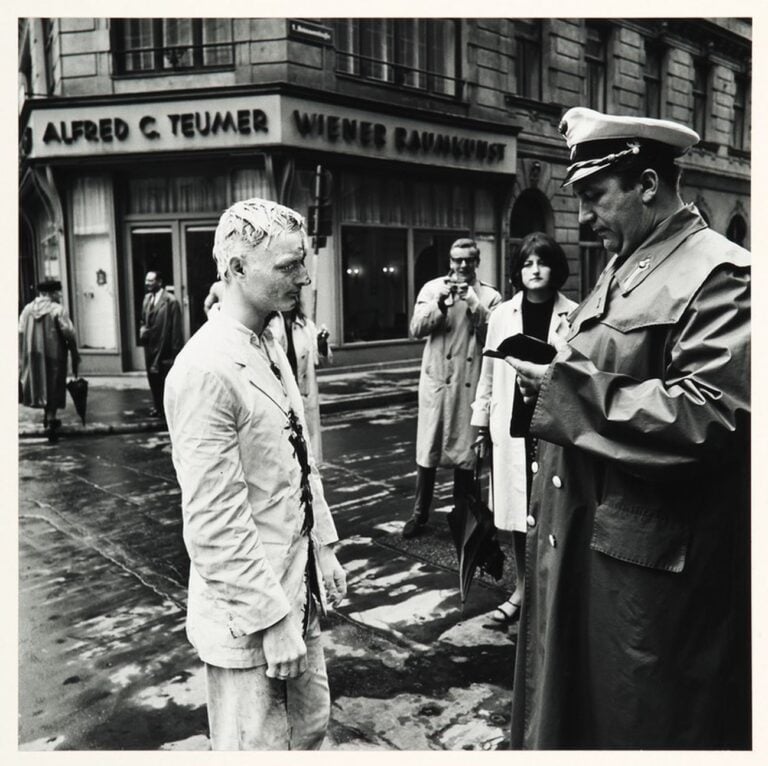 Günter Brus, Wiener Spaziergang, 1965-89. Photo Fabio Fantini. Collezioni Cattelani