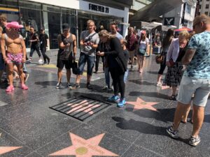 Intervento di Plastic Jesus la stella sulla Walk of Fame a Los Angeles dedicata a Donald Trump
